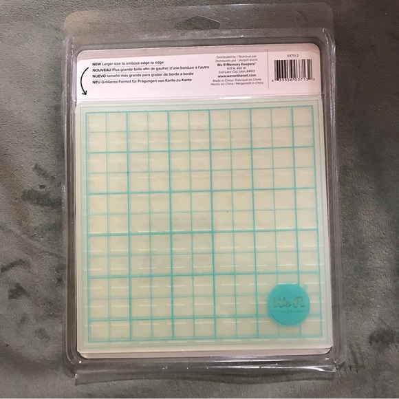 We r memory keepers 2 pk 6" x 6" embossing folders - triangle - Picture 3 of 4